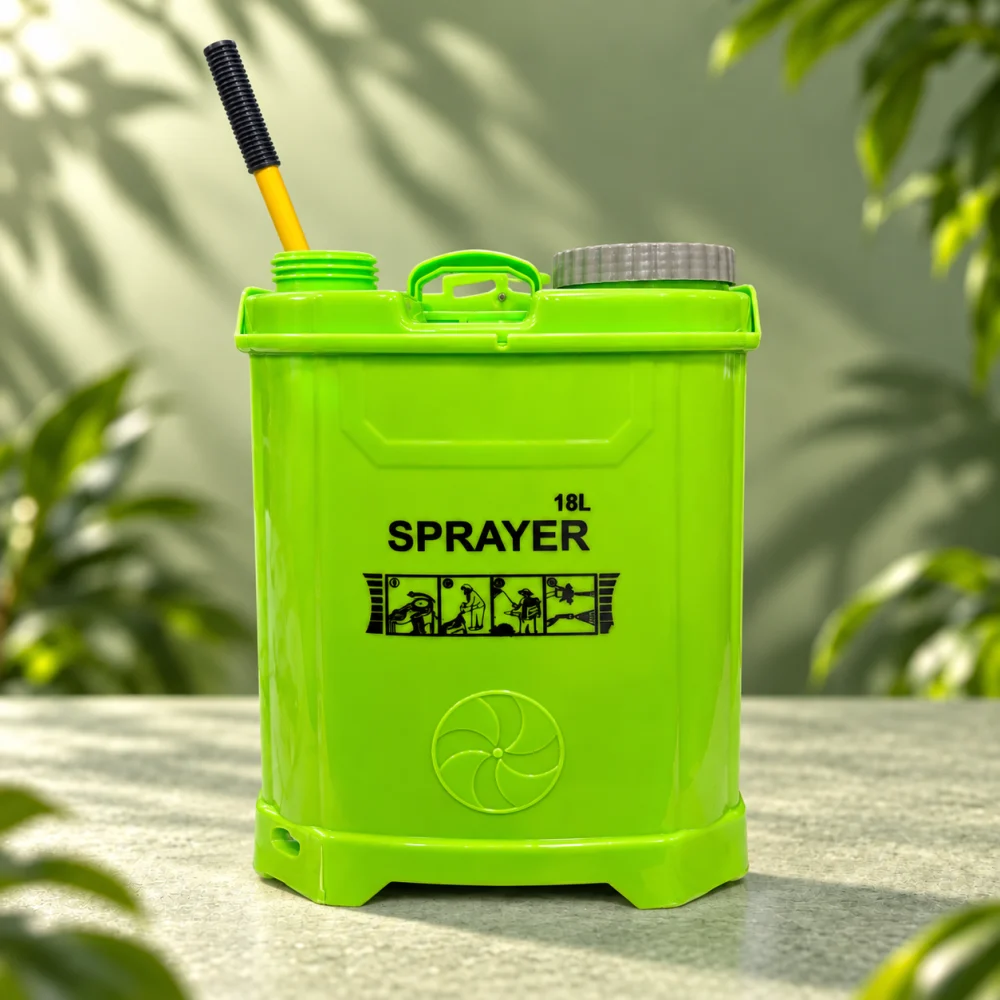  18 L backpack sprayer · Lime in a green product setting